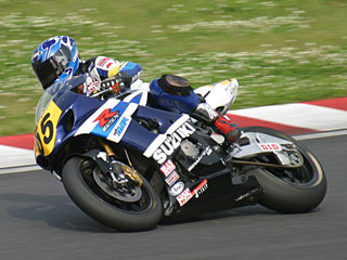 ���{�̓}�V���Ɋ���邽�߂ɁA�^�C���A�^�b�N������Ԃ�