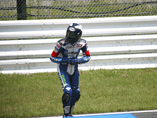 スタートする水谷